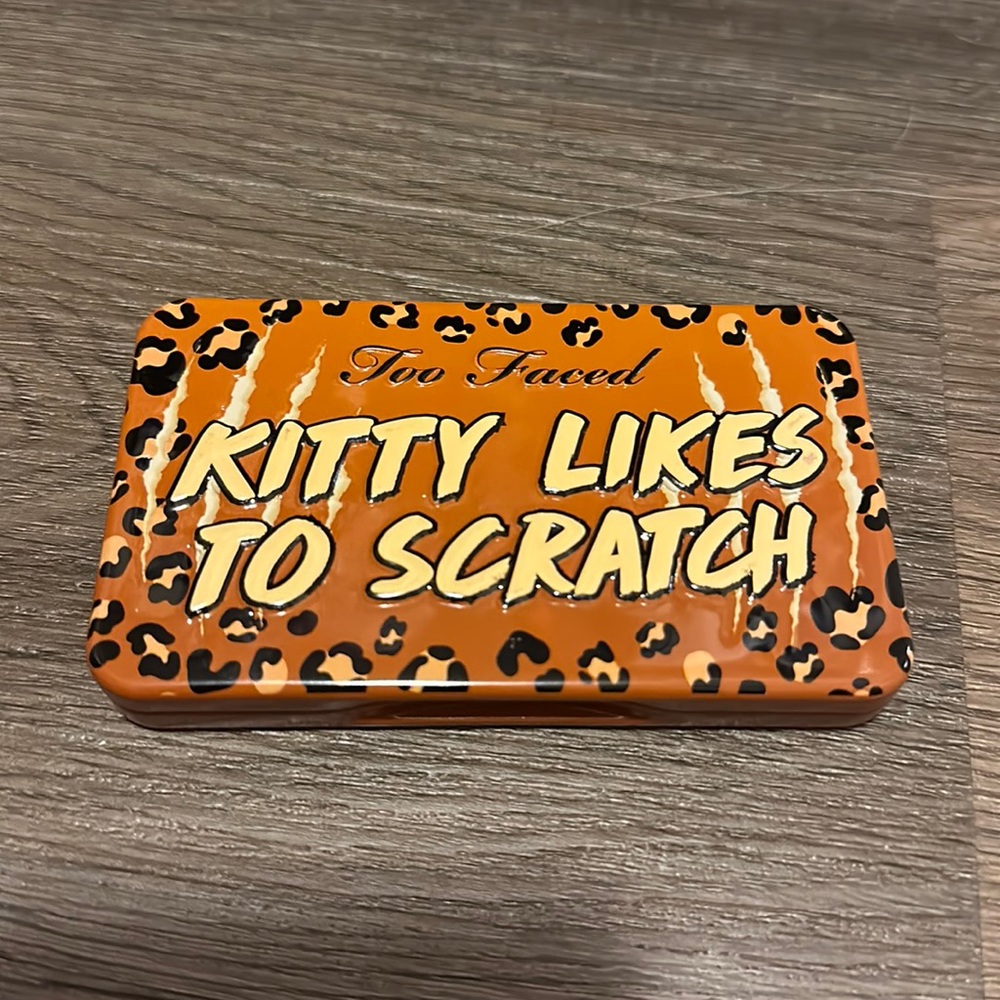 Too Faced kitty Likes To Scratch Pallete